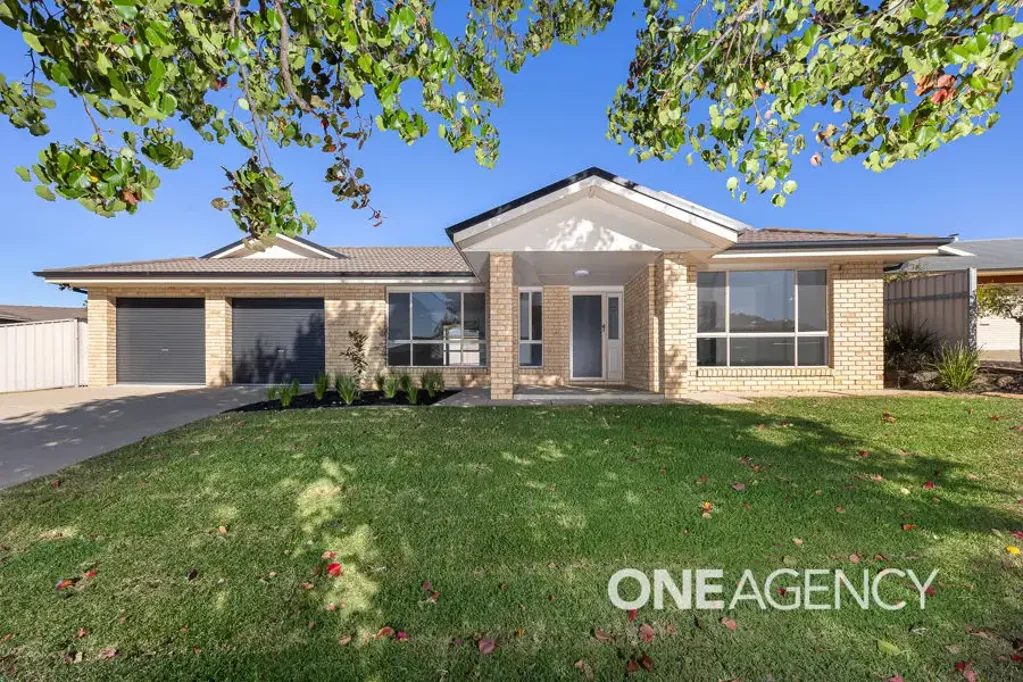 2 COWAN PLACE, Lloyd, NSW 2650