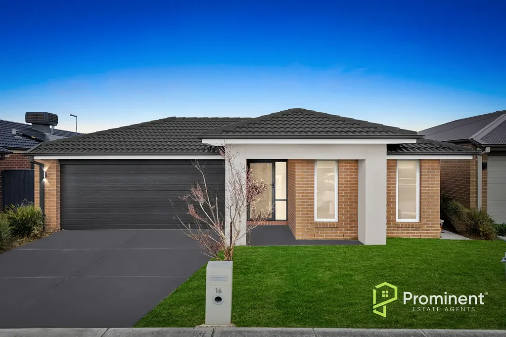 Clyde North 4 Bedroom Stylish Family Living in the Heart of Delaray Estate