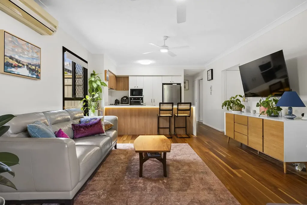 Toowong 2બેડરૂમ Renovated Apartment with Expansive Courtyard in the Heart of Toowong