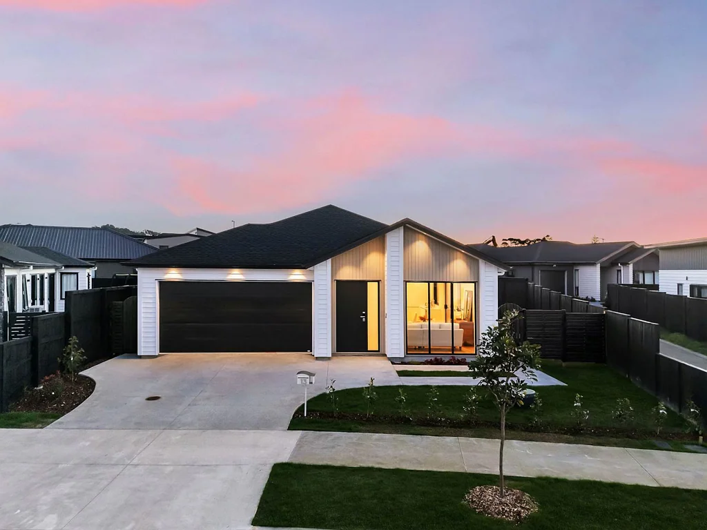Milldale 4Moenga A Rare Find - Dual Master Comfort
