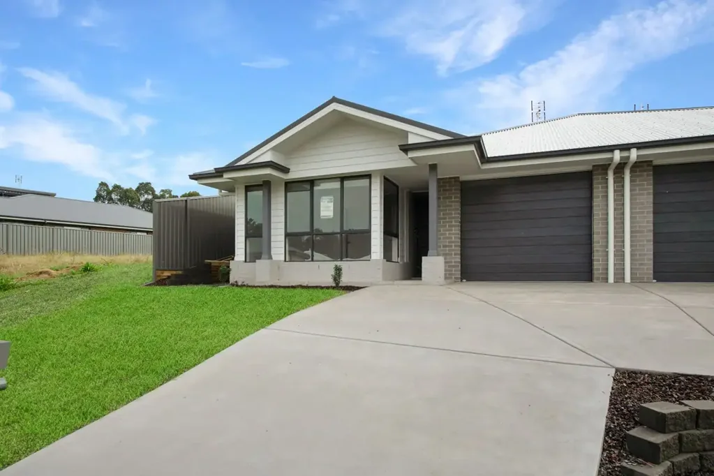 2/10 (10A) Thurlstone Street, Farley, NSW 2320