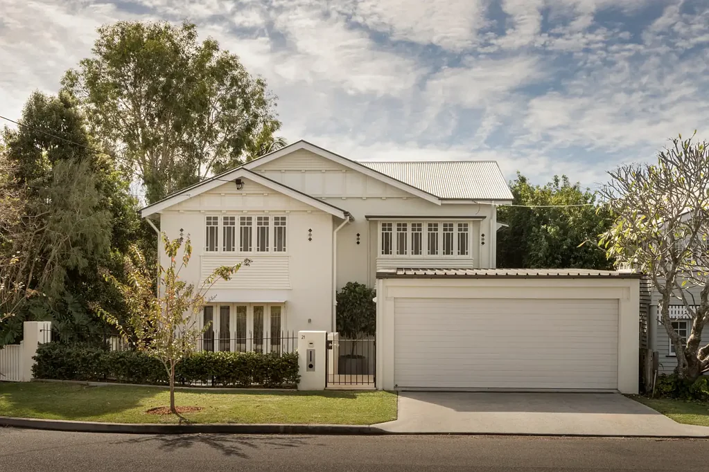 Ashgrove 5कमरा Stylish Executive home in a Coveted Family Precinct