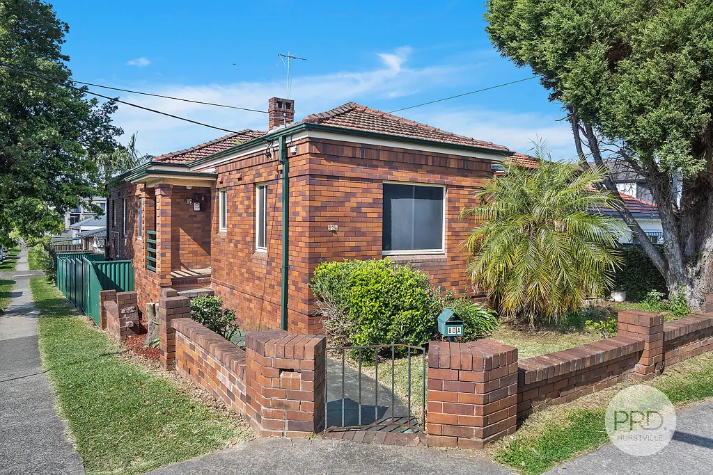 Hurstville 2 Slaapkamer Classic Full Brick Charmer Embraces Light and Style In Public School Catchment