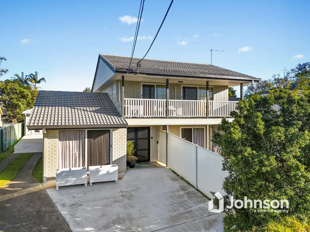 Capalaba 5房 宽敞五卧主卧套 独卫石材台面 优质电器近学校 商场交通全围栏 Elevated Family Living in Prime Location
