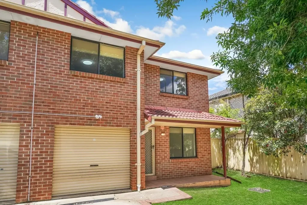 Blacktown 3房 拥有别墅般的宽敞空间，兼具联排别墅的便利生活 House-Like Proportions with the Convenience of Townhouse Living