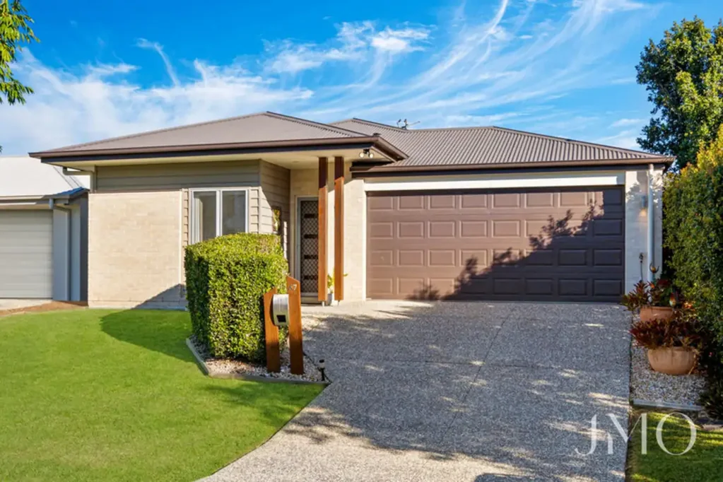 Spacious Family Living with Pool, Media Room & Ducted Air Conditioning