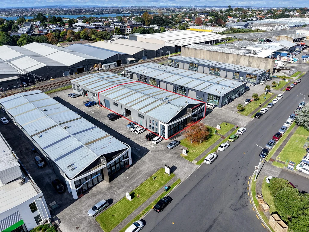 Saint Johns  1097sqm premium industrial facility - St Johns