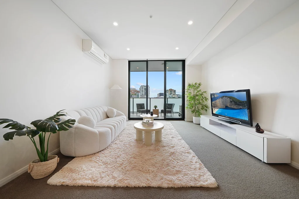 Hurstville 1 Bedroom Modern Apartment With Large Study