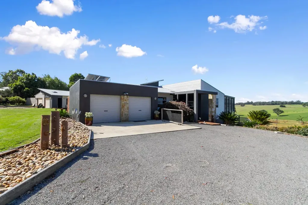 Swan Reach Modern Country Living on Approx. 2 Acres with Breathtaking Farmland Views