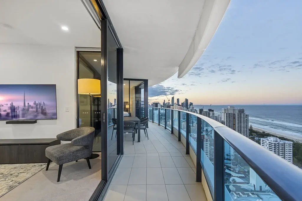 Broadbeach 2房  Coveted High-Floor Position