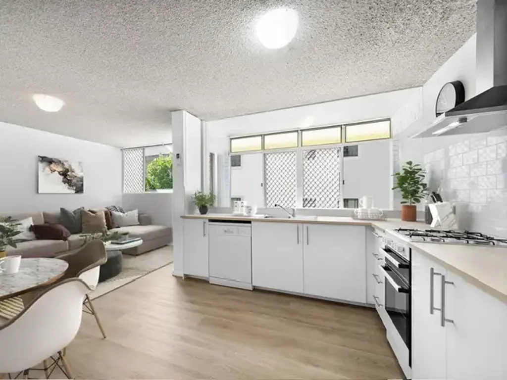 A Must See!! 2 Bedroom Unit in the heart of Windsor!