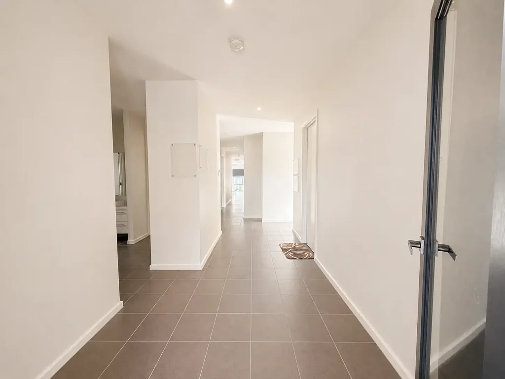Modern Family Living with Premium Features in a Prime Caroline Springs Location