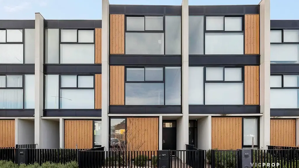 Dandenong 3 Slaapkamer Modern Living in the Heart of Metro Village Estate