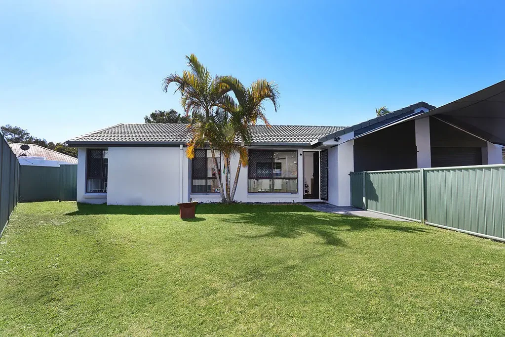 Coombabah 3 Bedroom Spacious Duplex on a house size Block On A Quite Cul-De-Sac