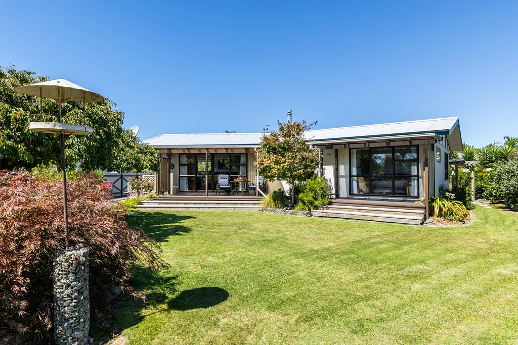 Clive 3 Bedroom The Secret Garden Retreat