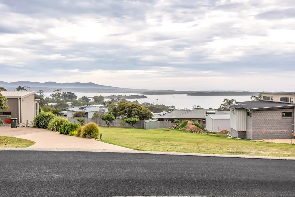 Mallacoota A 'Stones Throw' from the waters edge.