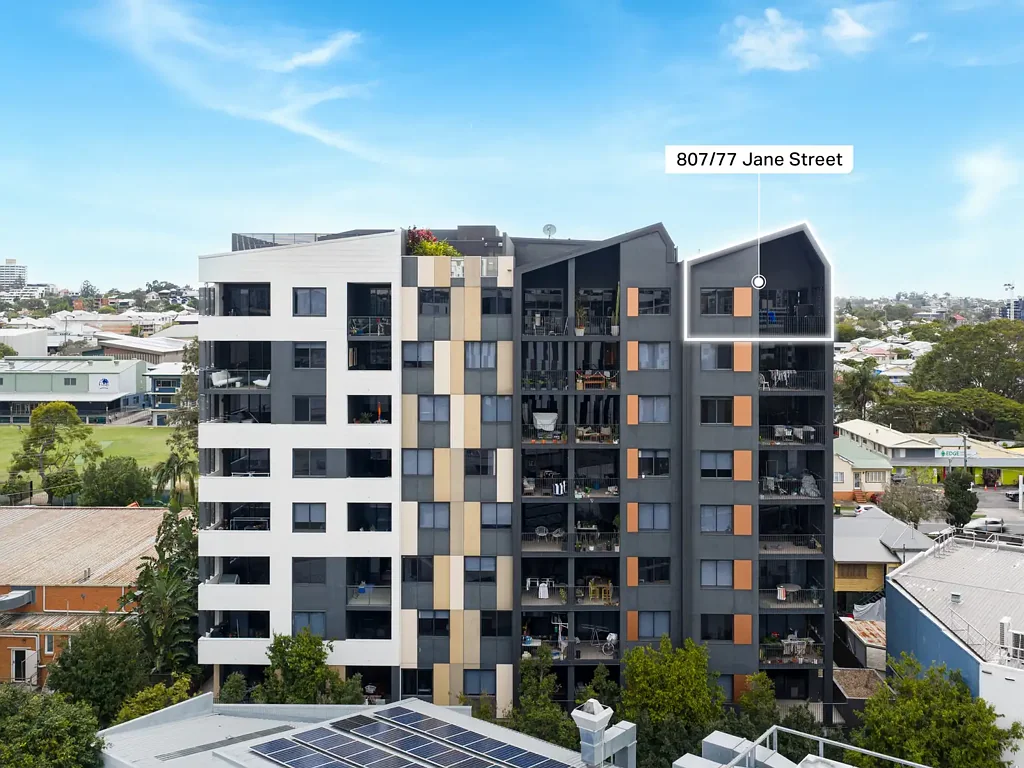 West End 2침실 Premium Top-Floor Living in the Heart of West End
