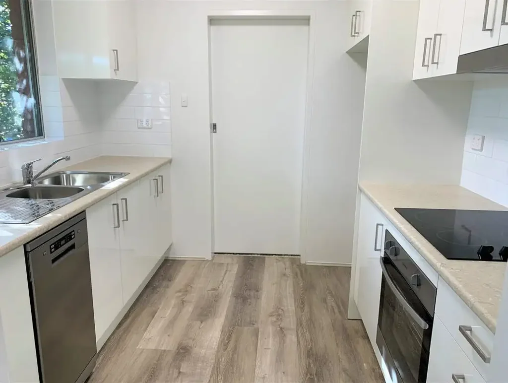 Spacious & Convenient Top-Floor Unit