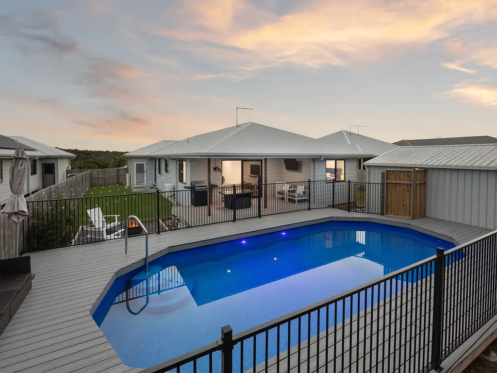 Collingwood Park 4બેડરૂમ The Complete Family Package with Pool, side access & Powered Shed
