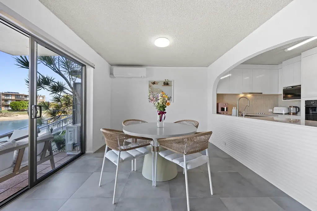 Mooloolaba 2部屋 Freshly Renovated | Ground Floor Canal-Front Living, 450m To The Beach