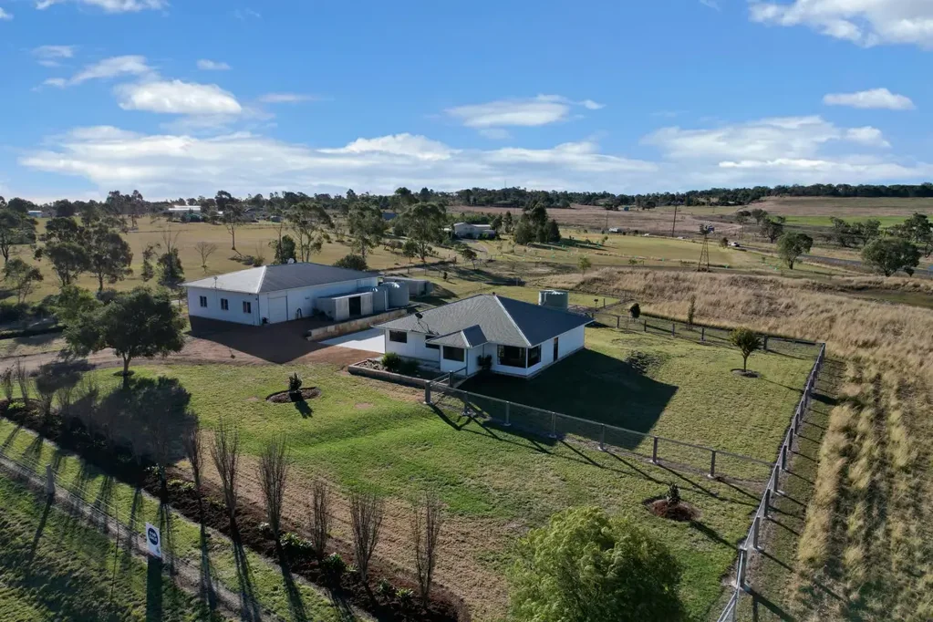 Mount Marshall 3Moenga Acreage living with views - just minutes to Allora!