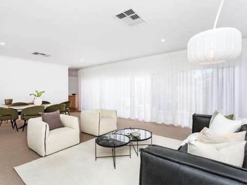 Claremont 3 Bedroom LIGHT-FILLED SANCTUARY FOOTSTEPS FROM LAKE CLAREMONT