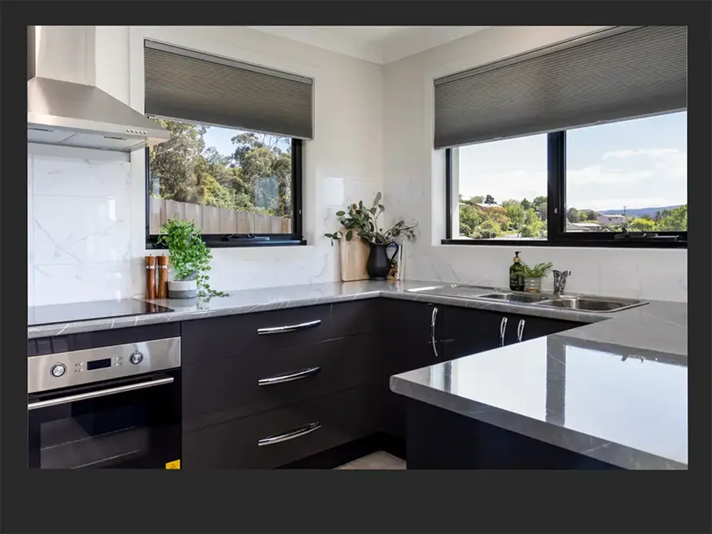 Newstead 3غرفة نوم Elevated Townhouse – Prime Spot, Endless Potential