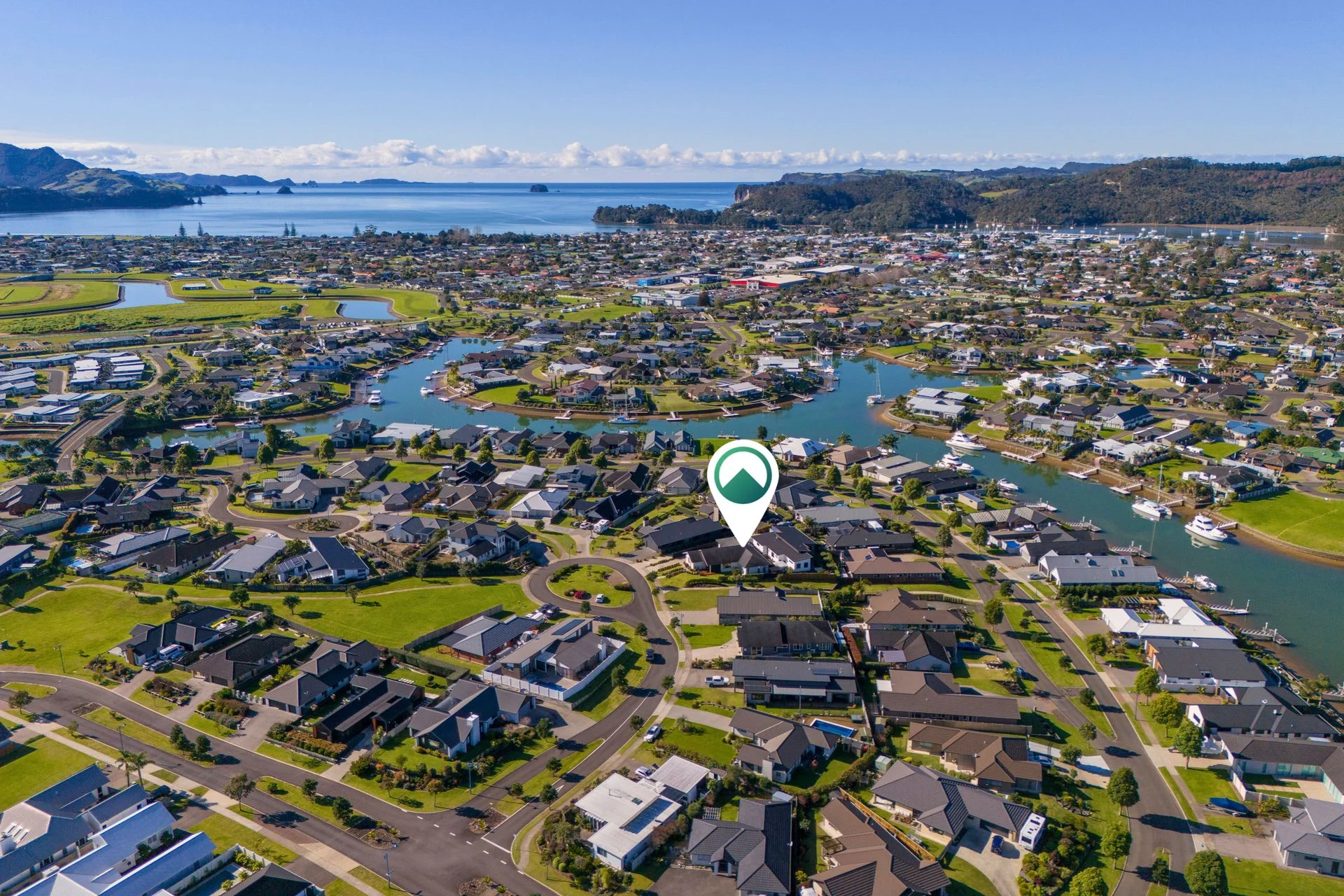 Whitianga 4房  Elevated Elegance on Topping Place