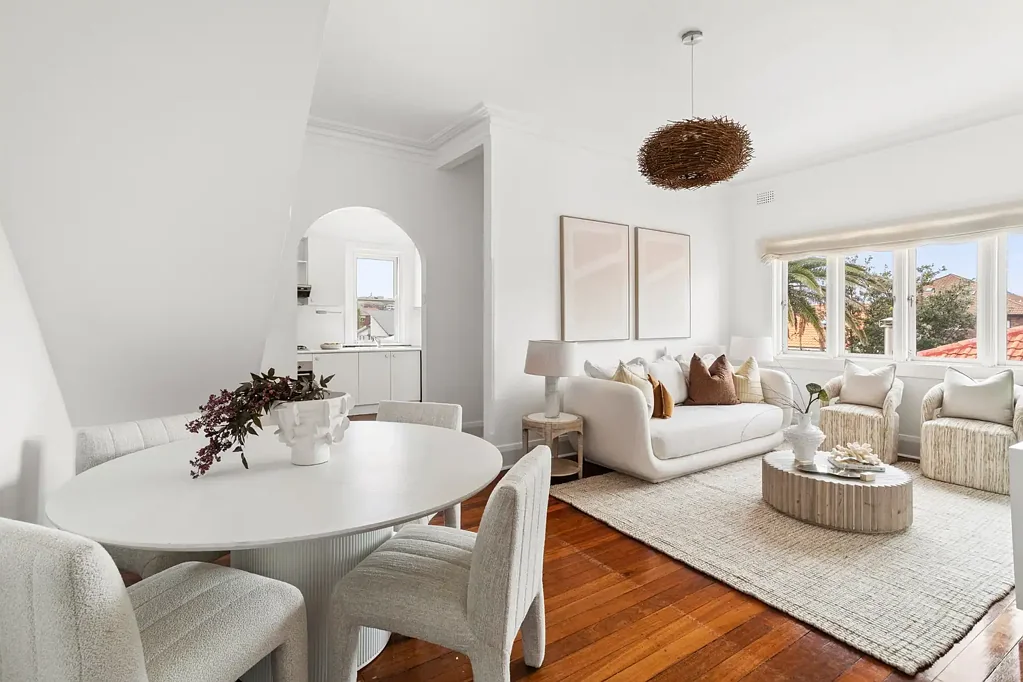 Bondi Beach 3 Bedroom Top Floor Art Deco Beach Pad, Boutique Block Of Six