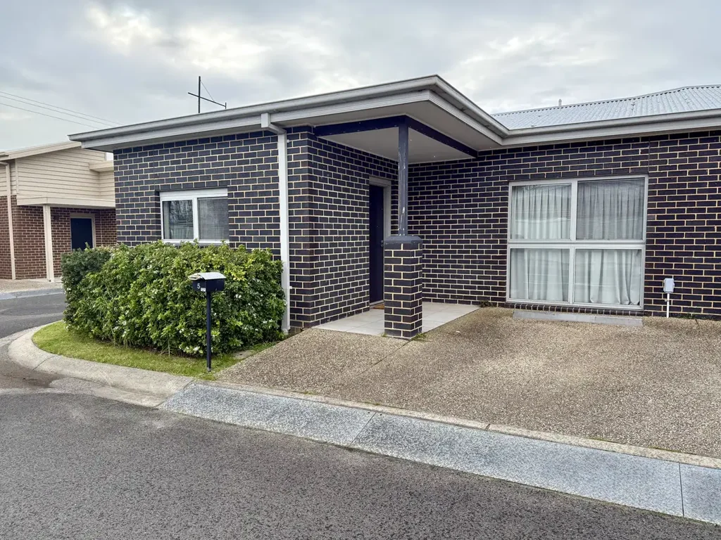 MARSHALLS ROAD Furnished 2-Bedroom Modern Unit