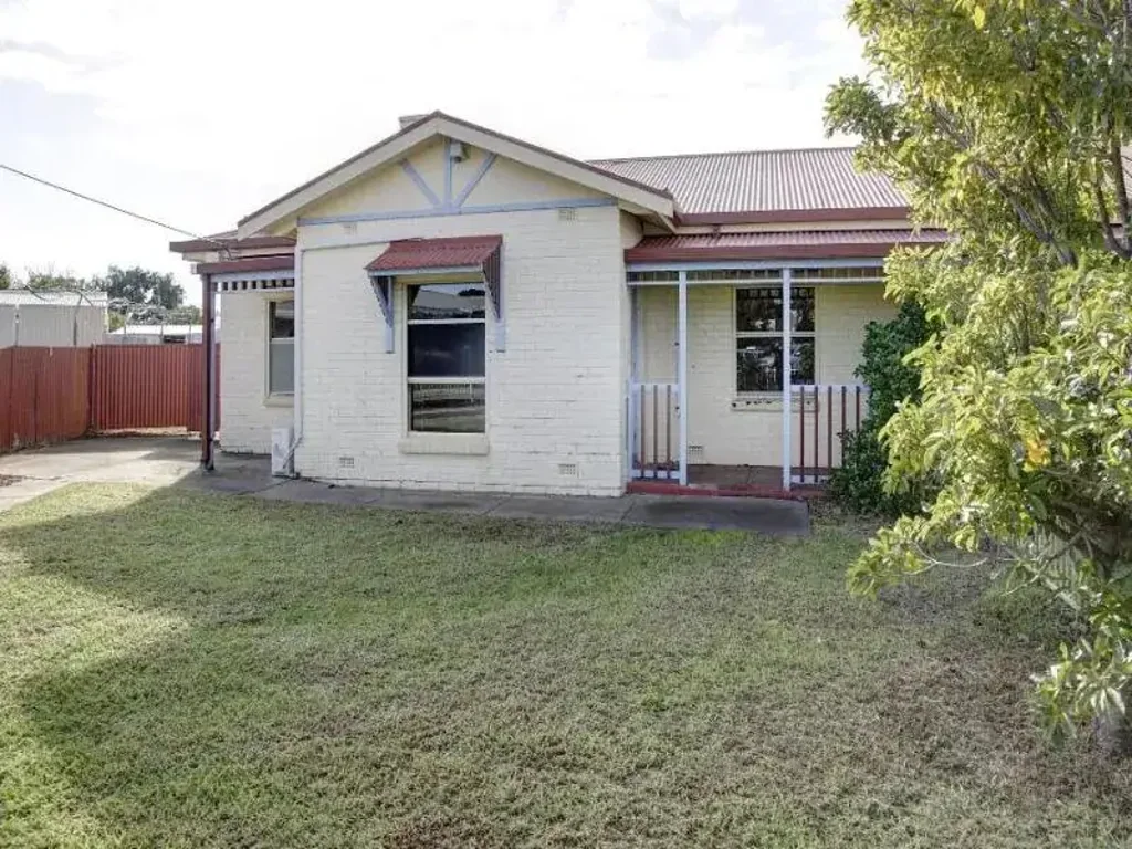 Neat & Tidy 2 Bedroom Duplex