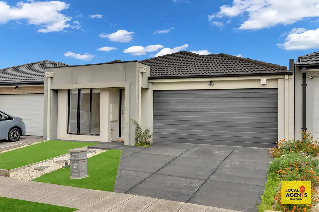 A Family Entertainer in the Prestigious close to Tarneit  central and Train Station $520/PW Bond $2260