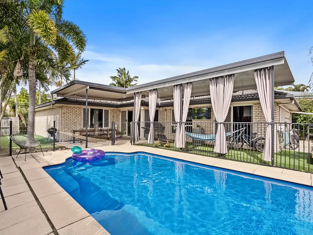 Shailer Park 4 Bedroom Your Private Family Oasis with Resort-Style living