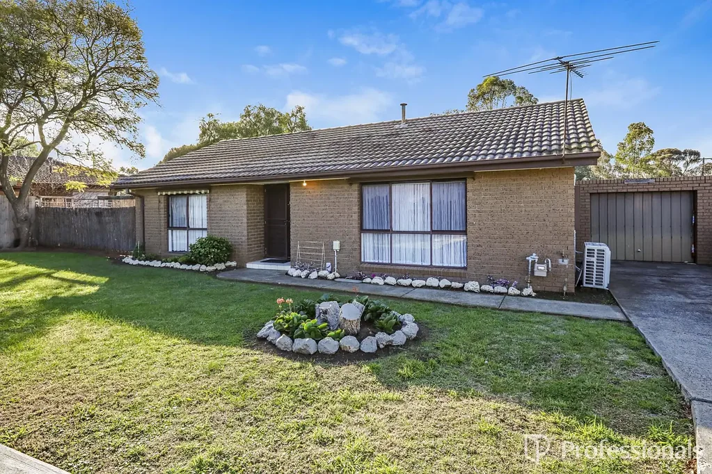 2/8 Reserve Road West, Melton, VIC 3337