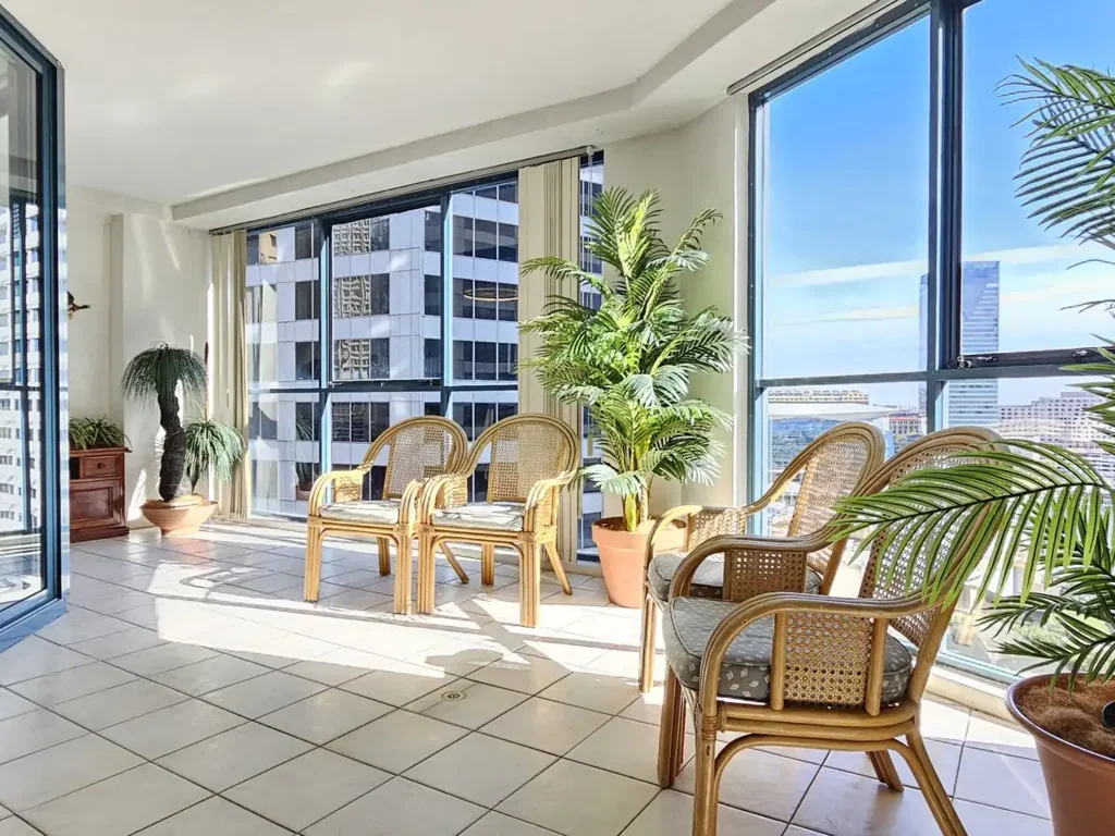 Extra Large, Privacy, View & Location