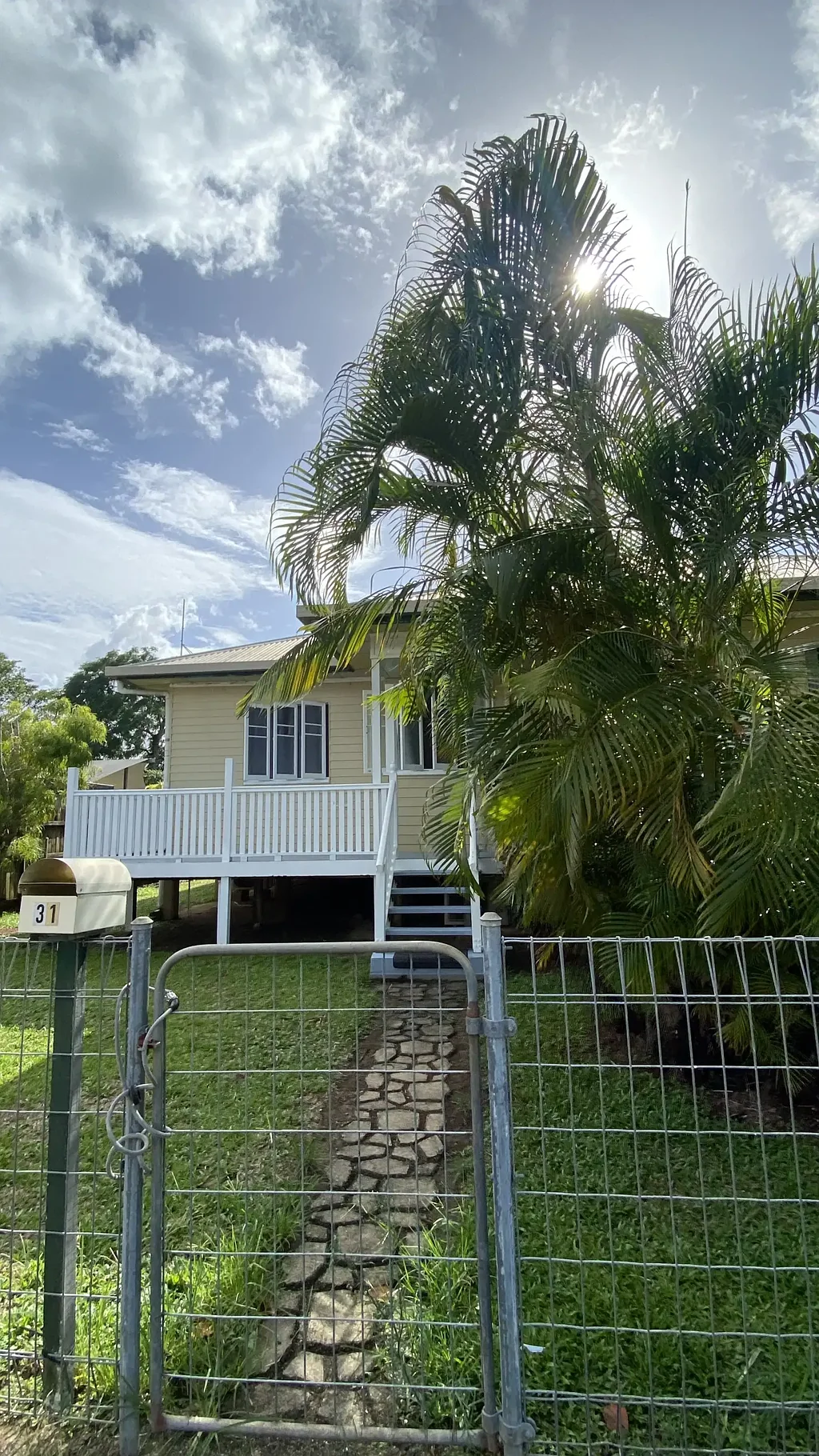 BEAUTIFUL FAMILY HOME IN QUIET STREET