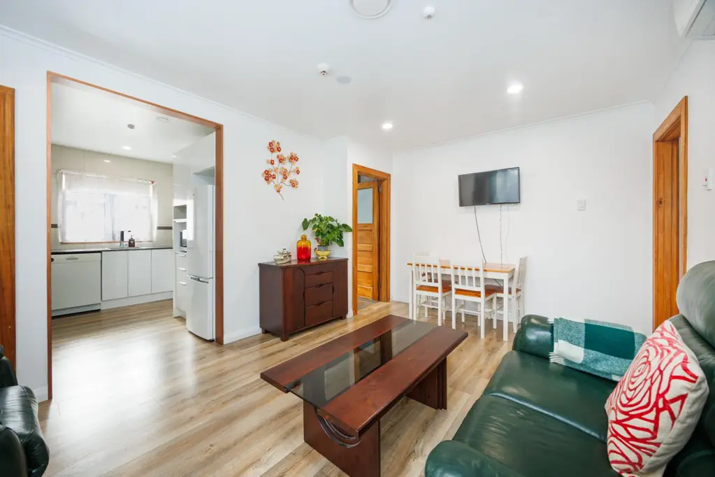 West End 2कमरा Modernised & Double Glazed, Smart Investment!
