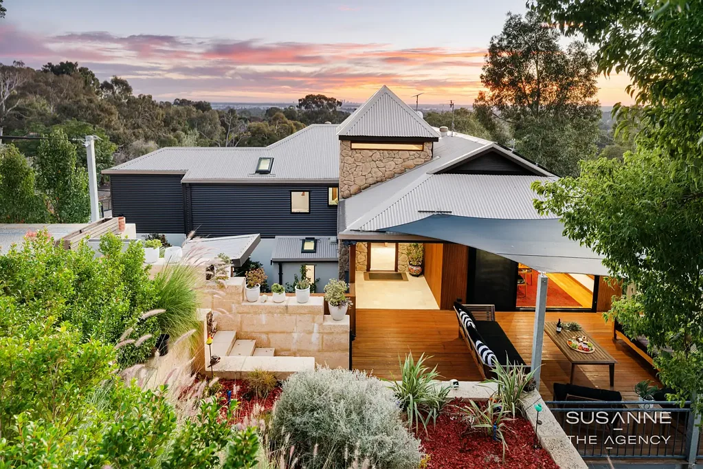 Gooseberry Hill 4Moenga An Exceptional Hills Residence with Panoramic Views