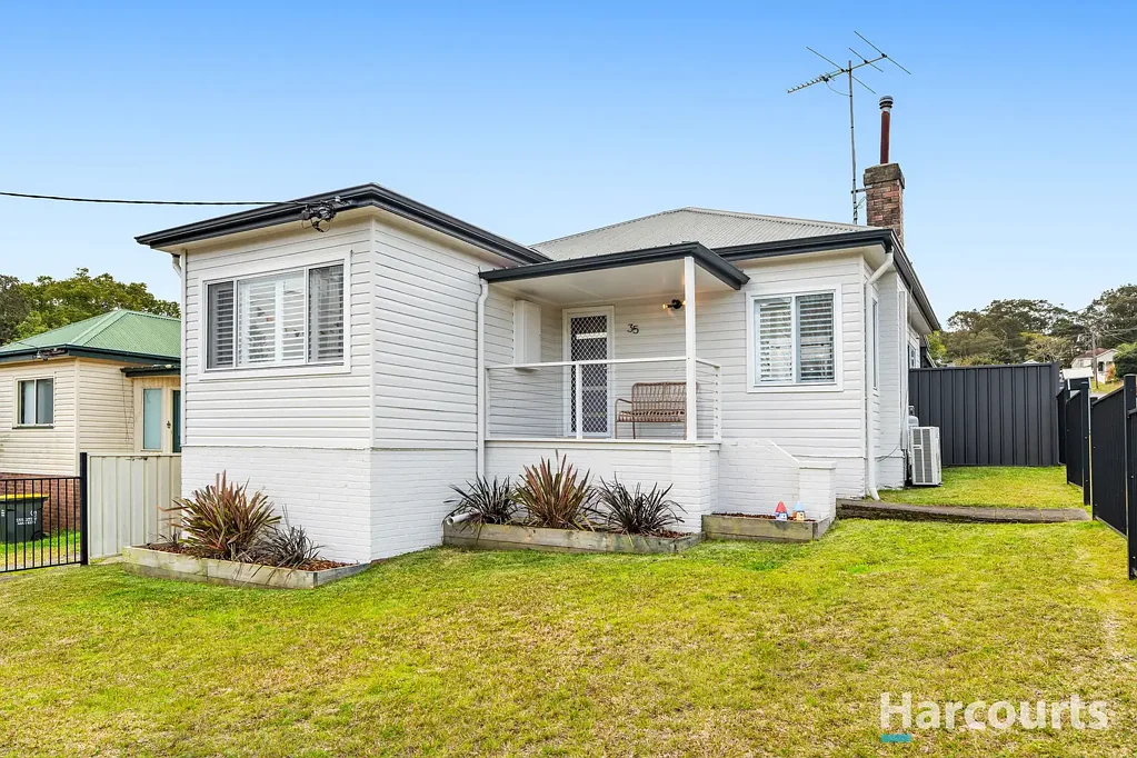 Cardiff 2房  Classic charm, north facing backyard, walk to town centre & school