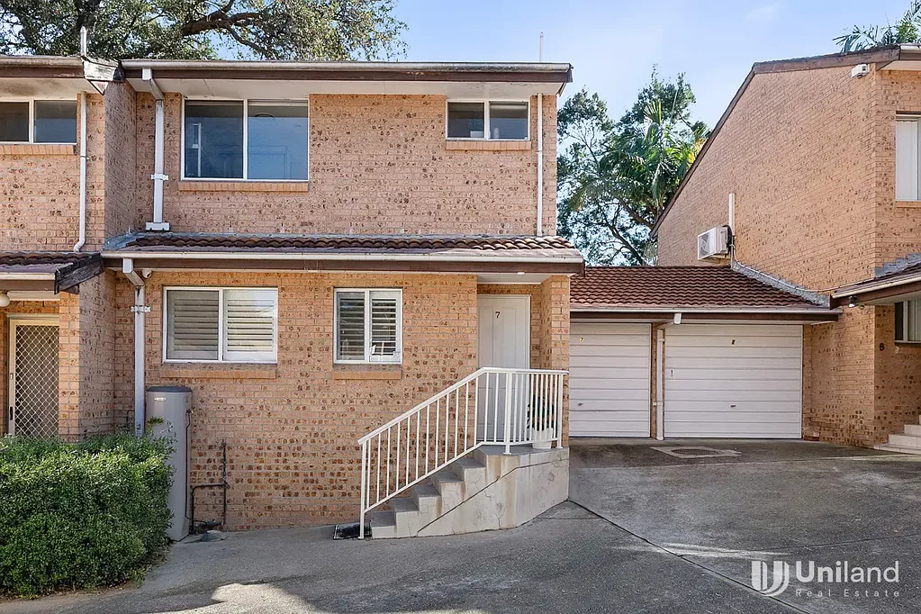 Rydalmere 3 Bedroom Stylish Townhouse in Prime Rydalmere Location | Walk-to-Everything Convenience
