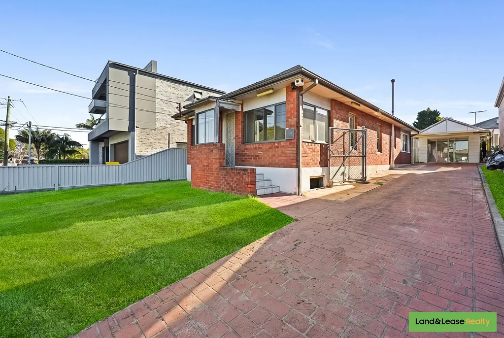 Greenacre 5બેડરૂમ Five `Bedroom House with Dual Living