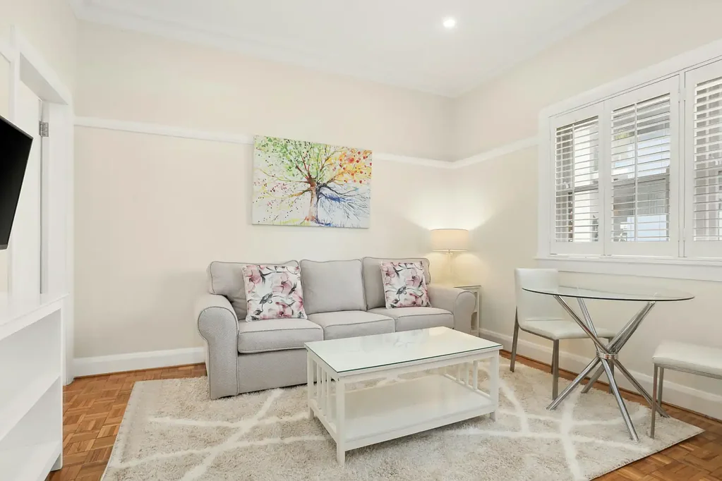 Fully Furnished 1 Bedroom Apartment Moments to Surf & Sand