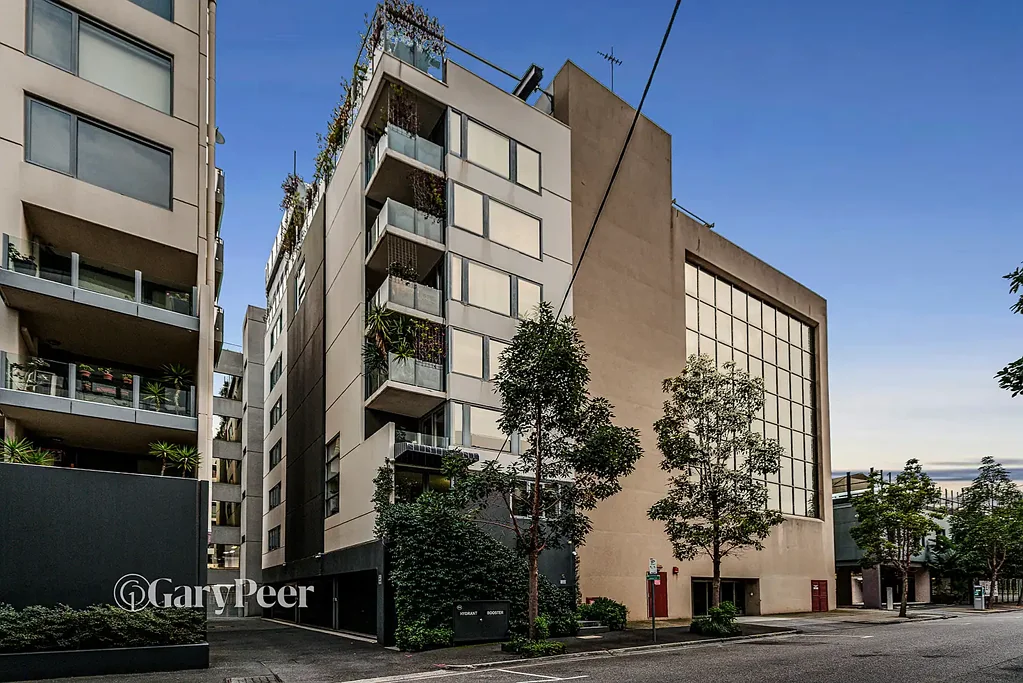 South Melbourne 2房 现代生活。极致便利 Modern living. Ultimate convenience