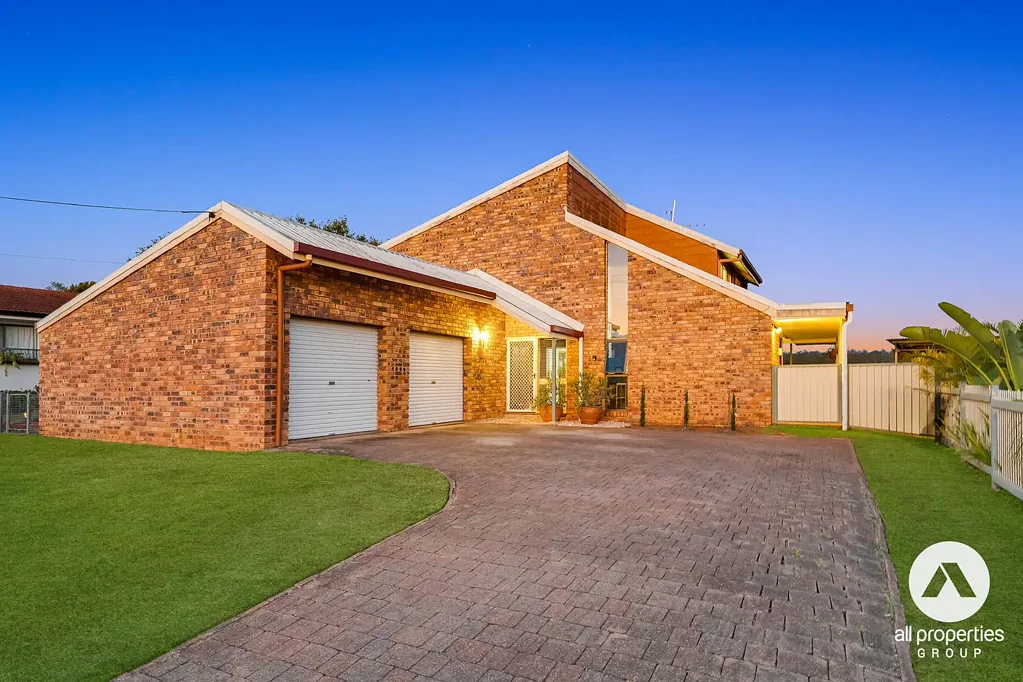 Beaudesert 4房  Charming Dual-Level Home with Scenic Views!