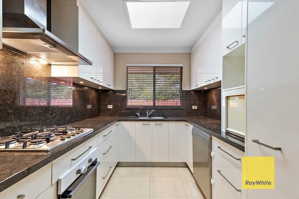Thornlie 4房  Stylish Living with Space to Impress!