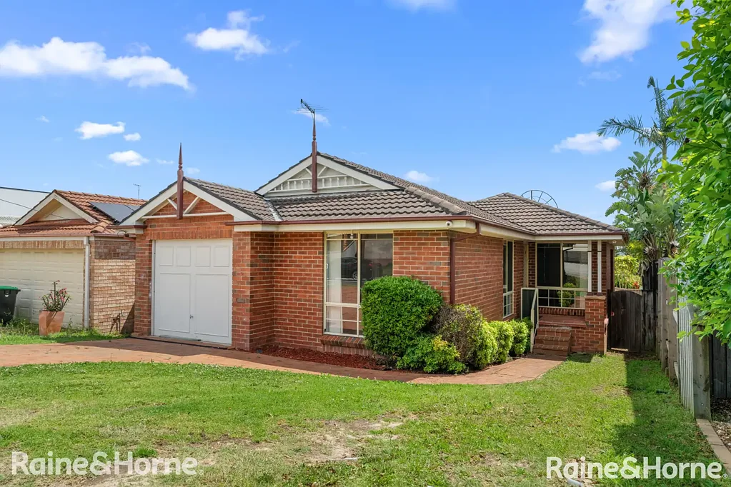 CHARMING THREE BEDROOM HOME IN CASULA FOR LEASE!