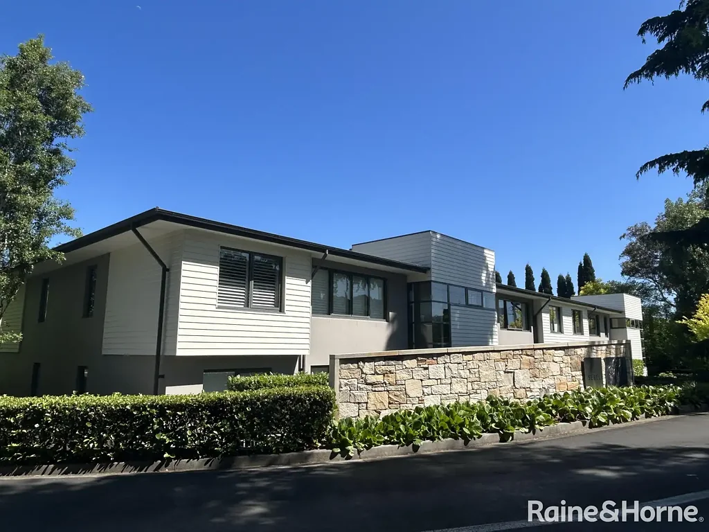 3-Bedroom Apartment in Heritage Park Complex