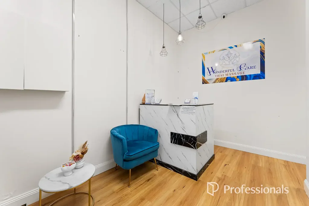 Stylish 2-Bedroom Unit in McKinnon – Perfectly Located!