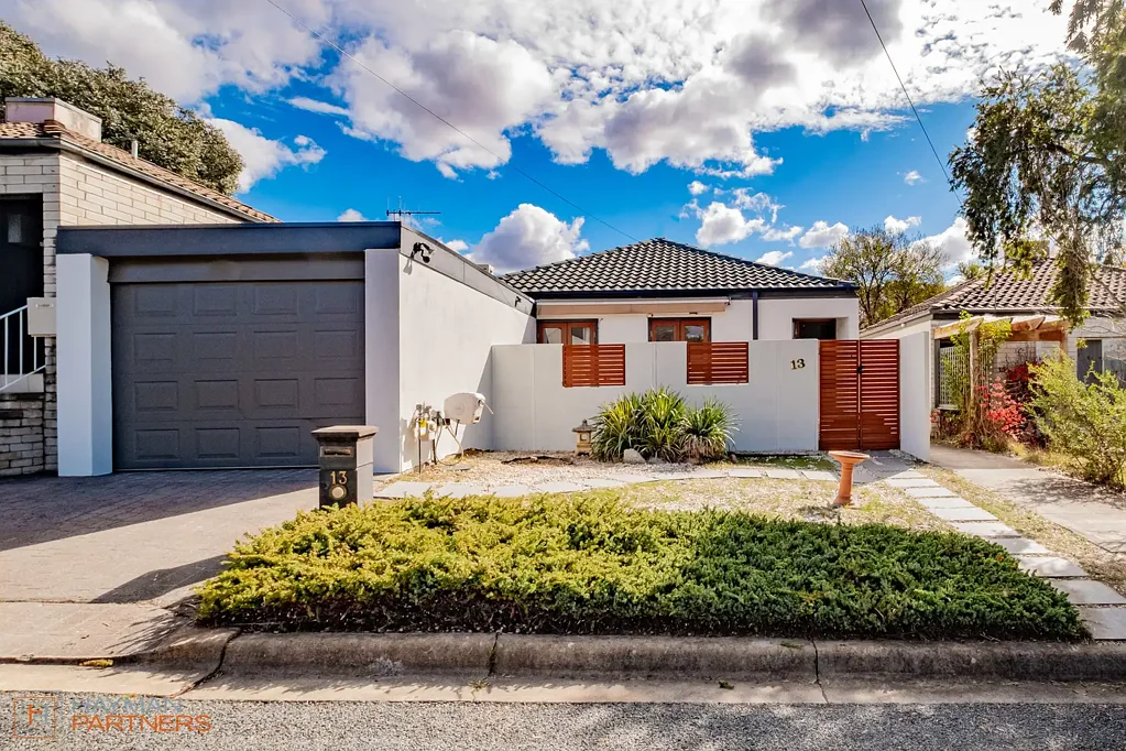 Curtin 2房  Renovated Retreat with Courtyard Garden in Curtin