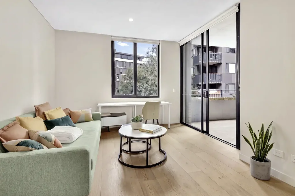 Glebe 1બેડરૂમ Near New, East-Facing Luxury Apartment in Warehouse-Inspired 'The Foundry'